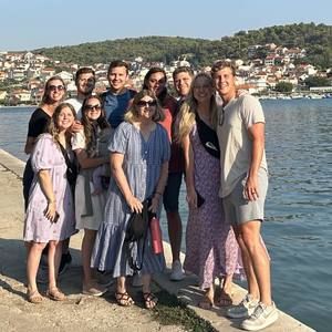 Meet your Posher, Aura